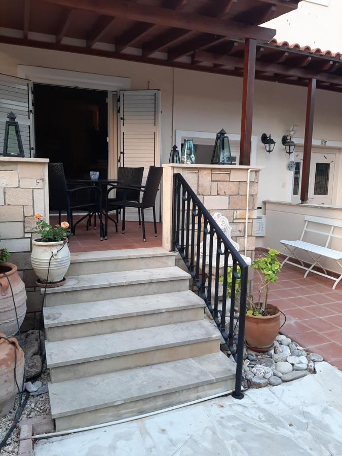 Limnaria Deluxe Maisonette Paphos ภายนอก รูปภาพ